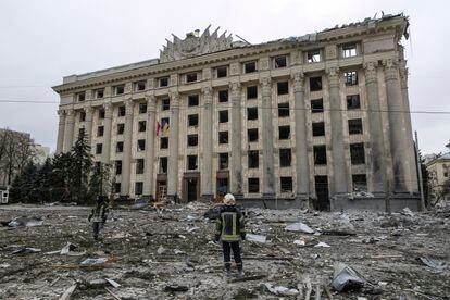 Ayuntamiento de Járkov, Ucrania, tras un bombardeo ruso.
