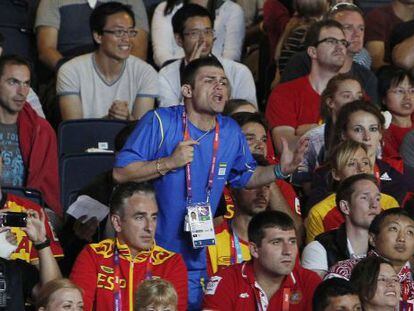 Juan Antonio Ramos, durante la final de su mujer Brigitte Yag&uuml;e.