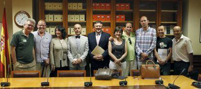 Miembros de asociaciones ciclistas, en la reunión con los diputados.