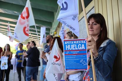 Trabajadores de Ryanair en huelga, el viernes en Barajas.