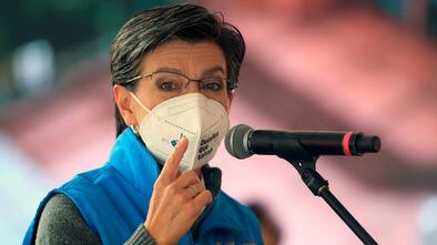 La alcaldesa Claudia López durante un evento en Bogotá para conmemorar el primer año de la pandemia del coronavirus.