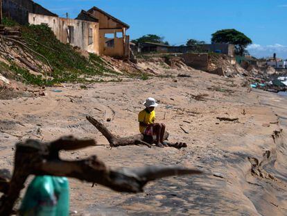 El pueblo costero de Brasil que desaparece bajo el Atlántico