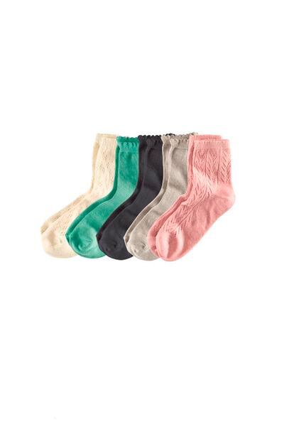 Pack de calcetines de punto de encaje en los colores pastel de moda, perfectos para enseñar, llevados con stilettos o sandalias. Precio: 7, 95 euros