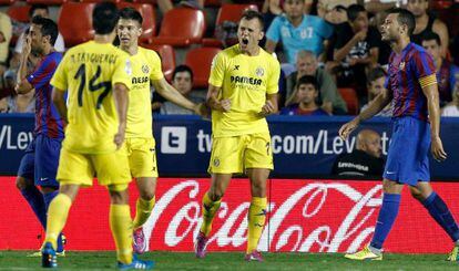 El centrocampista del Villarreal Cheryshev celebra su gol.  