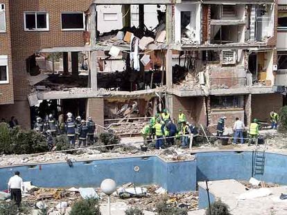El piso de Leganés en el que se suicidaron siete implicados en el 11-M, al día siguiente de la explosión.