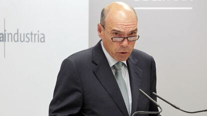 Antoni Esteve, presidente de Farmaindustria, en la firma del protocolo con Hacienda y Sanidad en noviembre.