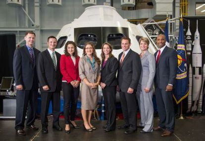 Los ocho candidatos astronautas de la NASA de la promoción 2013 en el Centro Espacial Johnson, en Houston.