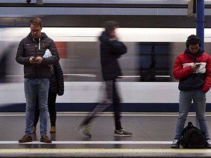 Usuarios del metro el jueves en Madrid.