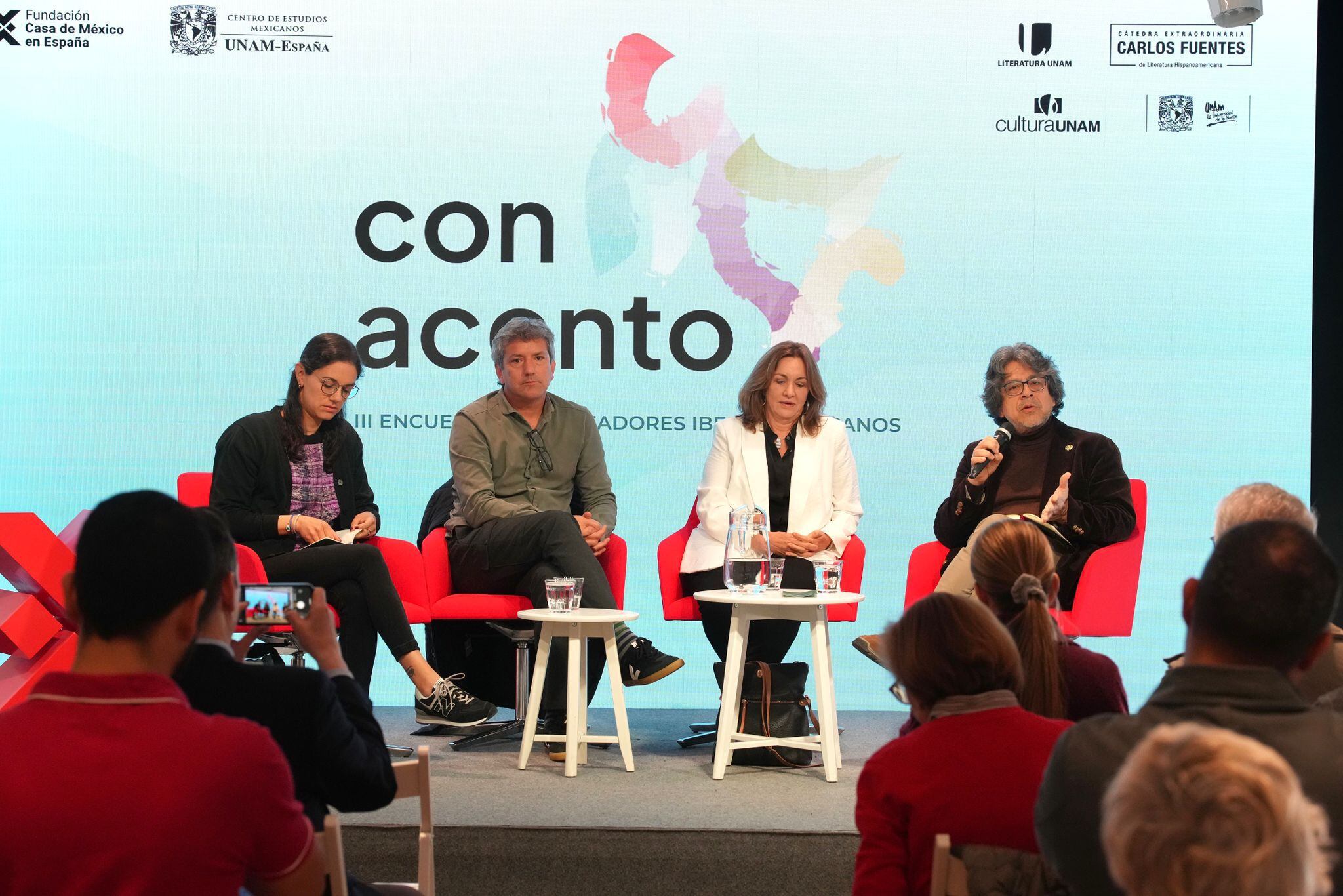 Adiós al intelectual público: escritores latinoamericanos reflexionan sobre la pérdida de su influencia social