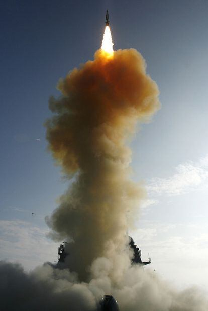 Lanzamiento de un misil SM-3 de prueba desde un buque norteamericano en el Pacífico, el 20 de febrero de 2008.