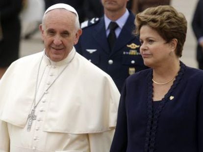 Francisco y Dilma Rousseff, tras la llegada del primero a R&iacute;o el 22 de julio.