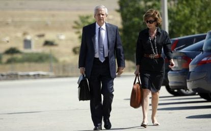 Javier Gómez de Liaño y su esposa María Dolores Márquez de Prado salen de Soto del Real la semana pasada.