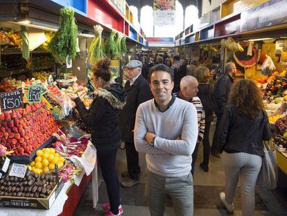 Pablo Vazquez, de la empresa Spain Food Sherpas, en el Mercado Central de Málaga.
