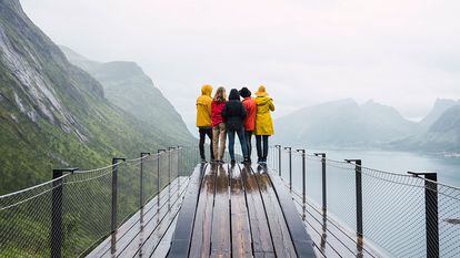 Los noruegos encuentran la felicidad en el 'kos', una filosofía que implica hacer cosas sencillas pero rodeados de amigos.