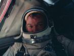 Collins formó parte del trío de astronautas del Apolo 11, la primera misión de alunizaje en julio de 1969. La misión fue retransmitida por televisiones de todo el mundo y se convirtió en uno de los acontecimientos más importantes del siglo XX. En la imagen, Michael Collins a bordo de la nave espacial durante la misión Gemini 10 en julio de 1966. Fue el octavo vuelo tripulado del programa Gemini, y el decimosexto del programa espacial estadounidense.