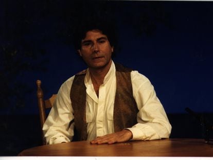 Jesús Quintero, en los años noventa, presentando en Antena 3, el programa 'Cuerda de presos'.