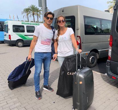 David Ferrer y su esposa, Marta Tornel, de los pocos invitados que se han dejado fotografiar a su llegada a Mallorca para asistir a la boda de Rafa Nadal y Mery Perelló.