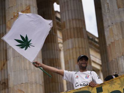 Plantón a favor de la regulación del uso del cannabis adulto, en el Congreso de la República, en Bogotá, el 21 de junio de 2023.