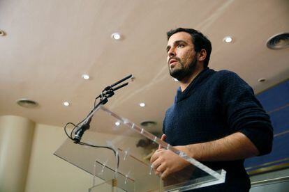 El líder de IU, Alberto Garzón, en rueda de prensa, este martes.