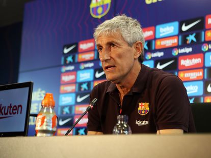 El entrenador del FC Barcelona, Quique Setién, durante la rueda de prensa de este jueves.