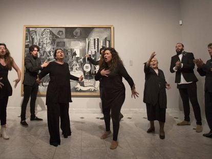 La familia de Enrique Morente en la performance para las Meninas de Picasso.