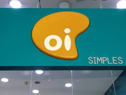 Logotipo de la teleco brasileña Oi, en Sao Paulo.