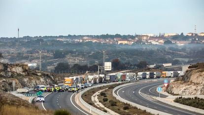 Los agricultores cortan la Autovía E-80 y la N-620 en la frontera hispanolusa de Vilar Formoso (Portugal) y Fuentes de Oñoro (Salamanca).