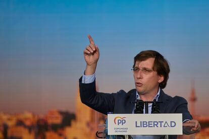 El alcalde de Madrid, José Luis Martínez-Almeida, en un mitin en el acto de cierre de campaña del PP.