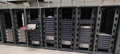 Montaje del nuevo supercomputador Cirrus, en la sede de Aemet.