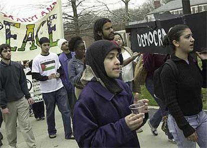 Estudiantes de la Universidad de Maryland, en EE UU, en una protesta contra la guerra, en marzo pasado.