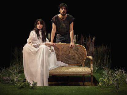 Fernanda Orazi y Francesco Carril, en 'Doña Rosita, anotada'.