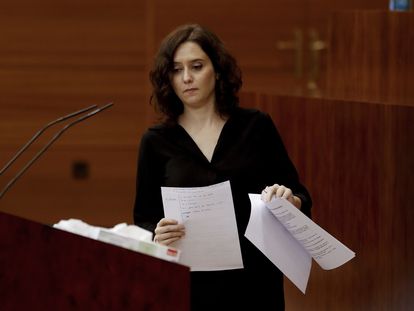 La presidenta regional, Isabel Díaz Ayuso, durante su intervención en el pleno monográfico sobre la gestión de la crisis del coronavirus en la Asamblea de Madrid.