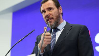 El ministro de Transportes, Óscar Puente, en rueda de prensa este martes, en Madrid.