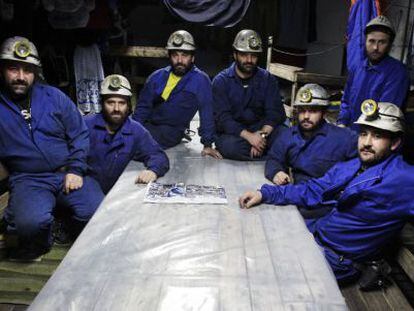 Los siete mineros que se mantienen encerrados en el corazón de una mina del municipio berciano de Santa Cruz del Sil (León).