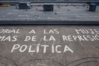 Monumento Mujeres en la Memoria, realizado en conmemoración de las mujeres víctimas de la violencia machista y estatal, en Santiago (Chile).
