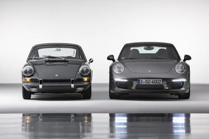 La primera generación del 911 contra la séptima y penúltima, tras la presentación del nuevo modelo en el Salón de Fráncfort.
