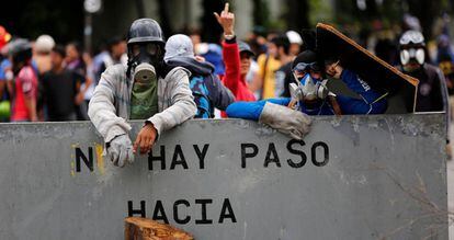 Manifestantes venezolanos, este viernes en Caracas.