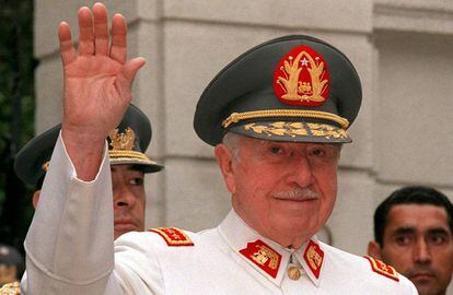 Augusto Pinochet en una imagen de 1997 en Santiago de Chile.