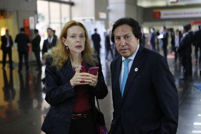 El expresidente de Perú Alejandro Toledo y la ex primera dama Eliane Karp, en un foto de archivo de noviembre de 2016.