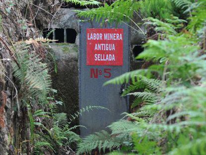 Se&ntilde;al de advertencia en terrenos de Corcoesto