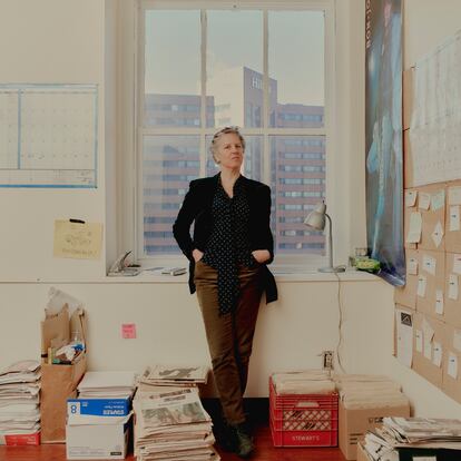 Virginia Eubanks, politóloga y profesora estadounidense, fotografiada en su despacho en Albany en enero de 2022.