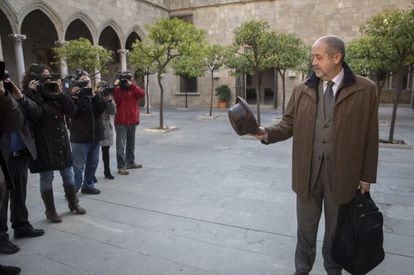 Felip Puig, consejero de Empresa, a su llegada a la reunión semanal del Gobierno catalán.