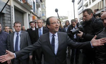 Hollande, despu&eacute;s de votar en Tulle.