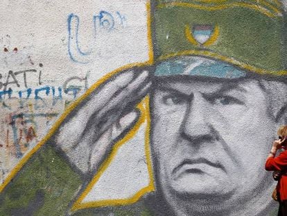 Grafiti de Ratko Mladic, en Belgrado, en 2011, cuando inició el juicio.