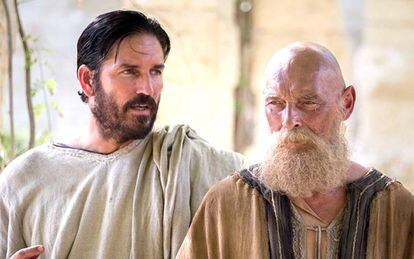 Jim Caviezel y James Faulkner, en 'Pablo, el apóstol de Cristo'.