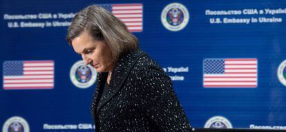 La subsecretaria de Estado, Victoria Nuland, en la embajada de EE UU en Ucrania este viernes.