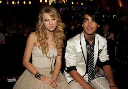 Taylor Swift y Joe Jonas en los MTV Video Music Awards de 2008.  