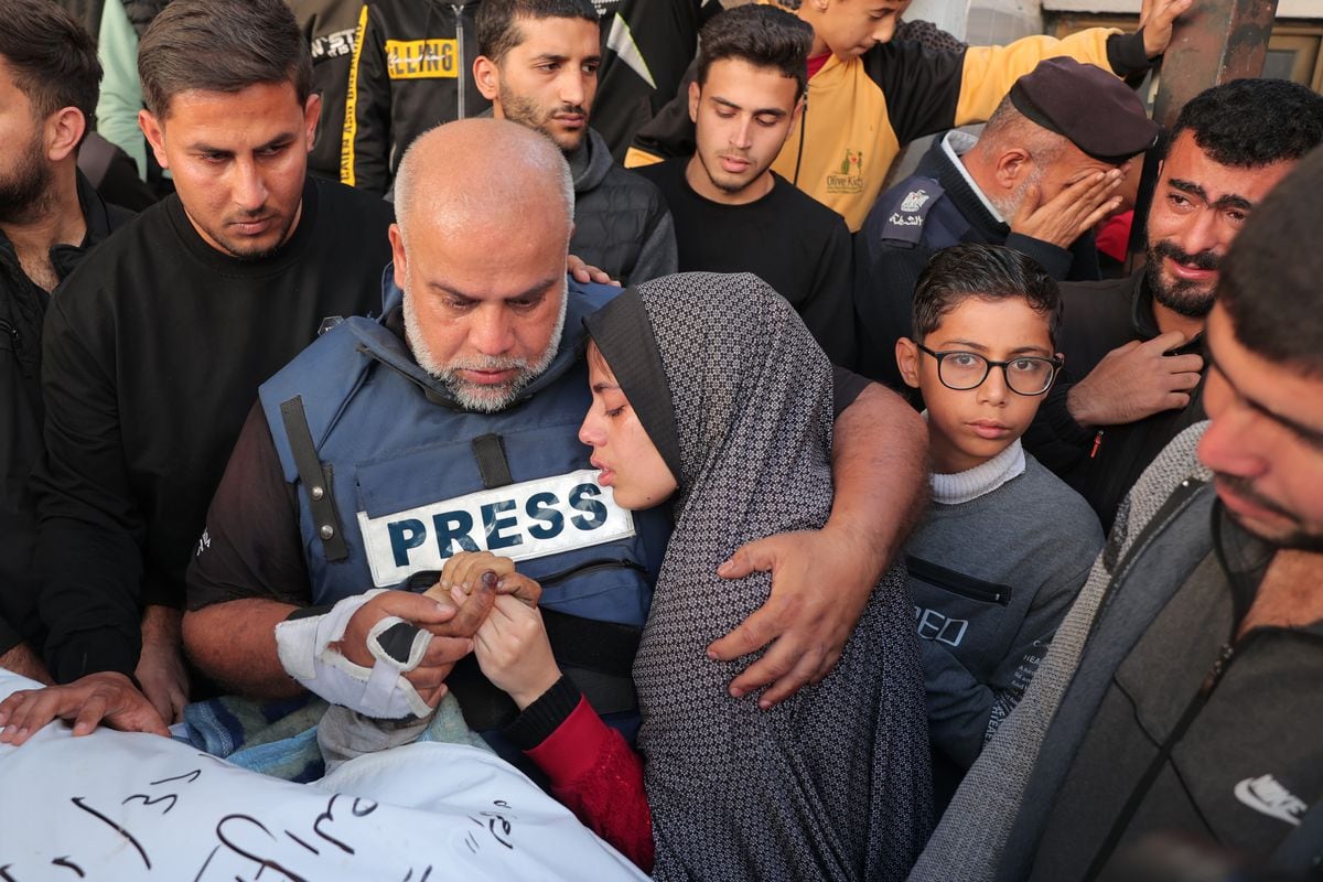 Wael Dahdouh, el periodista de Al Jazeera que se convirtió en el símbolo de la resistencia en Gaza, ha perdido a su familia |  Internacional