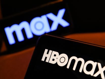 El logo de HBO Max proyectado en un ordenador.