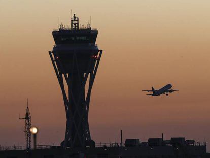 Torre de control del aeropuerto del Prat.